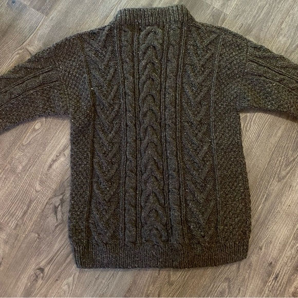 Buffalo Imports Trading Co wool cable knit sweater Athabasca AB. Canada handmade - Picture 10 of 15